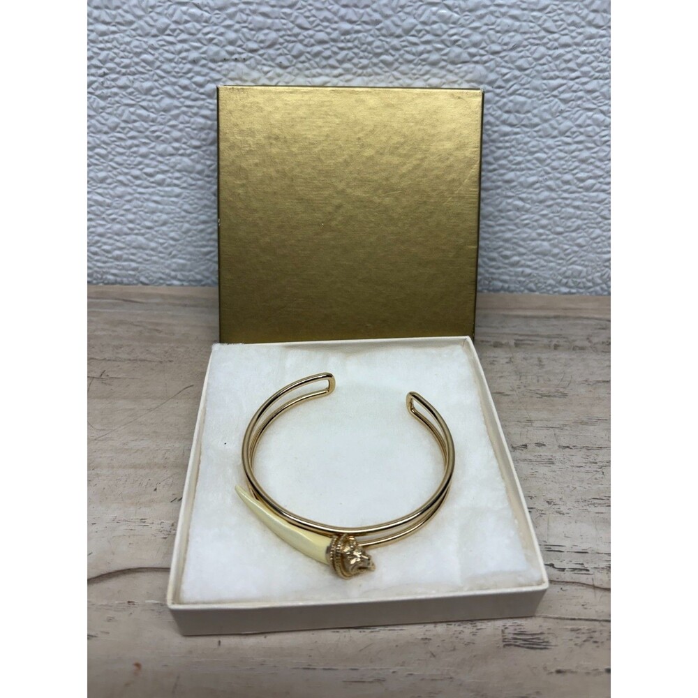 Vtg Unbranded Gold Tone Bracelet With Cream Horn Safary Style
